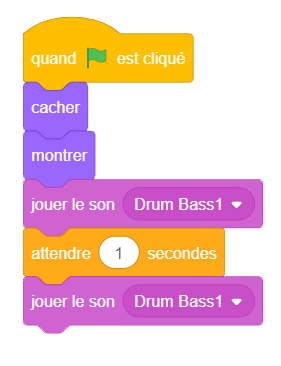 Ligne de codage.Départ quand le drapeau vert est cliqué. Bloc apparence, cacher. Bloc apparence, montrer. Bloc de son, Jouer le son, « Drum Bass un ». Bloc de contrôle, attendre une seconde. Bloc son, jouer le son « Drum « Bass un ».